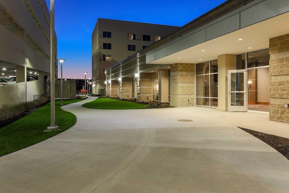 Doubletree By Hilton Evansville Exterior photo