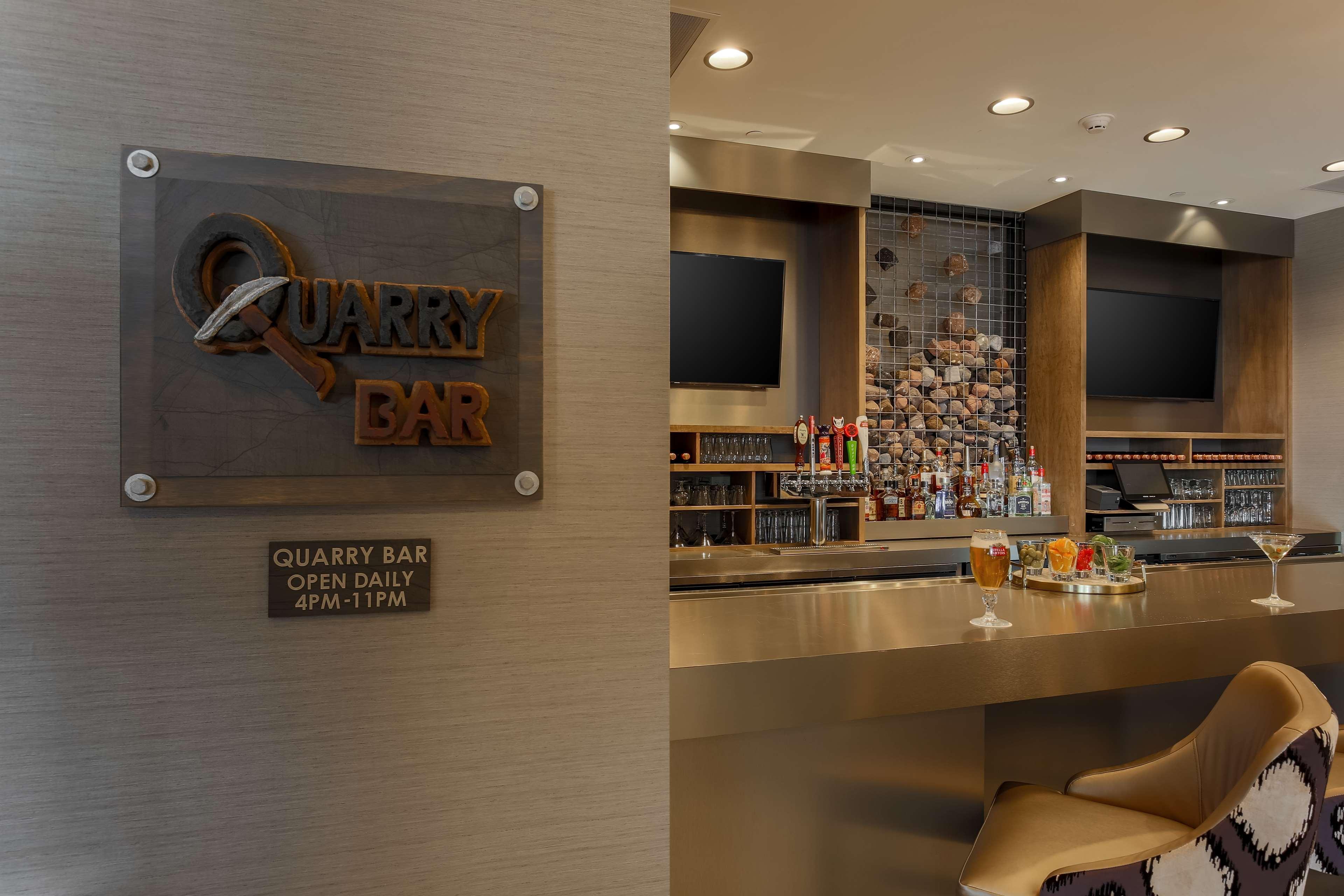 Doubletree By Hilton Evansville Exterior photo
