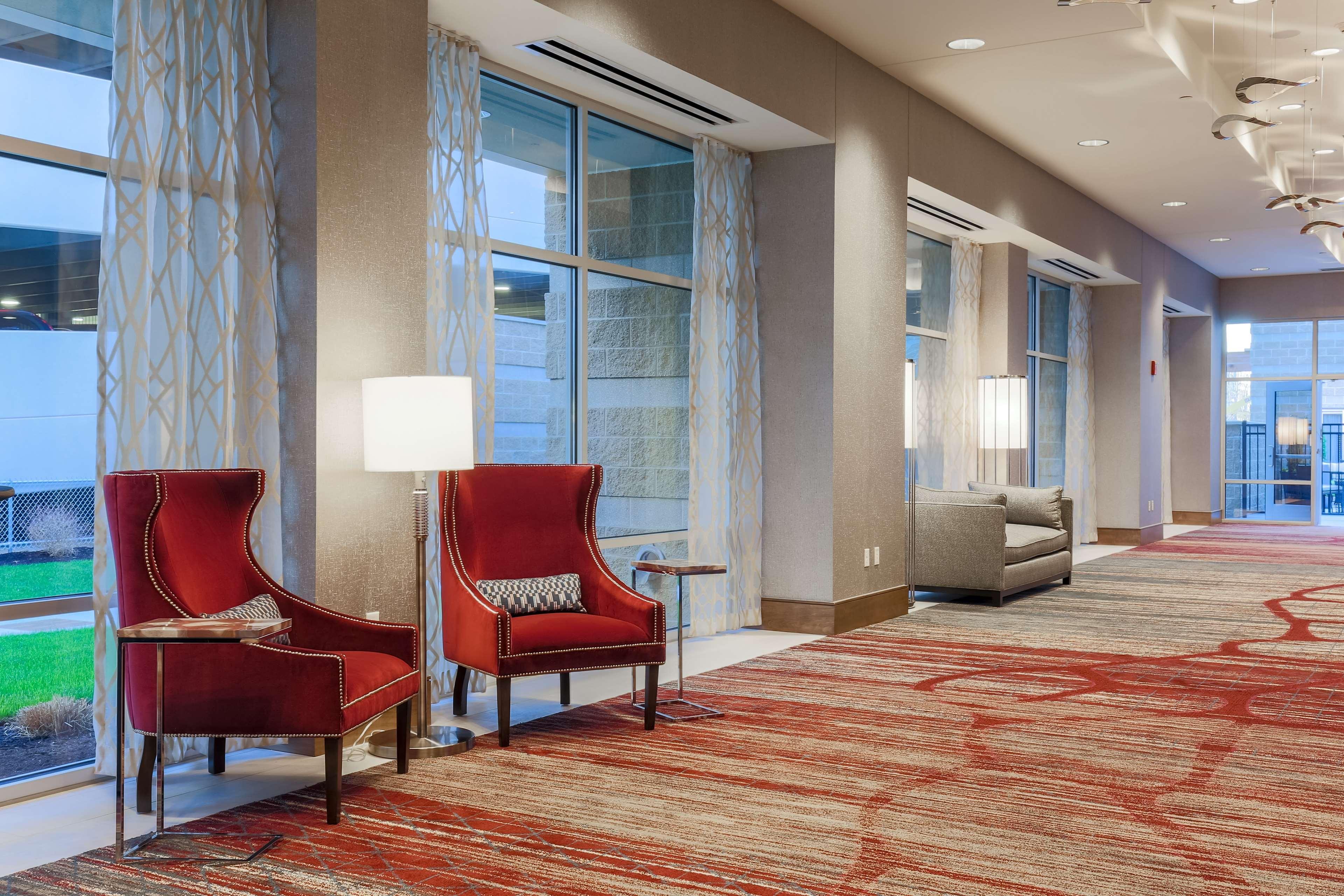 Doubletree By Hilton Evansville Exterior photo