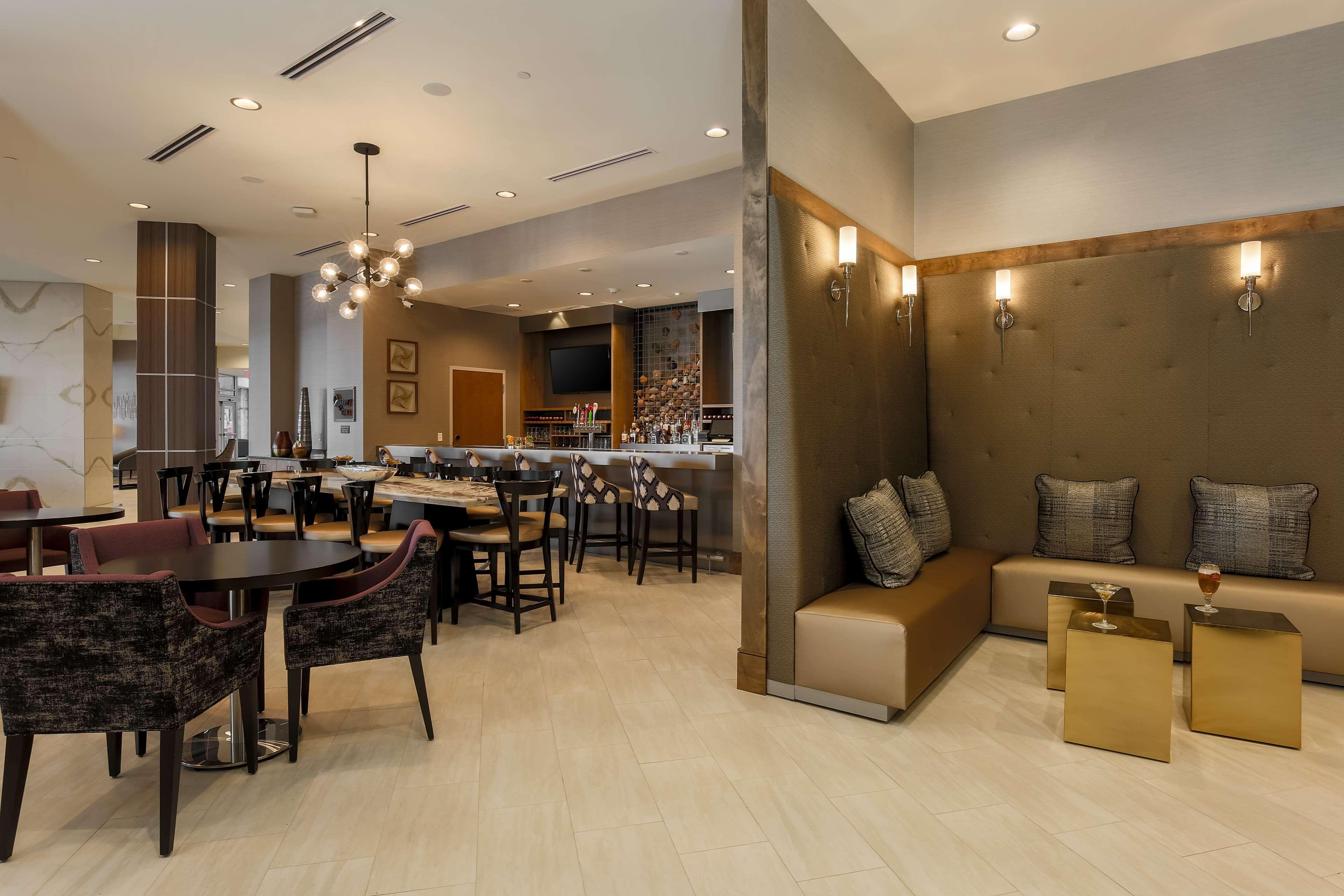 Doubletree By Hilton Evansville Exterior photo