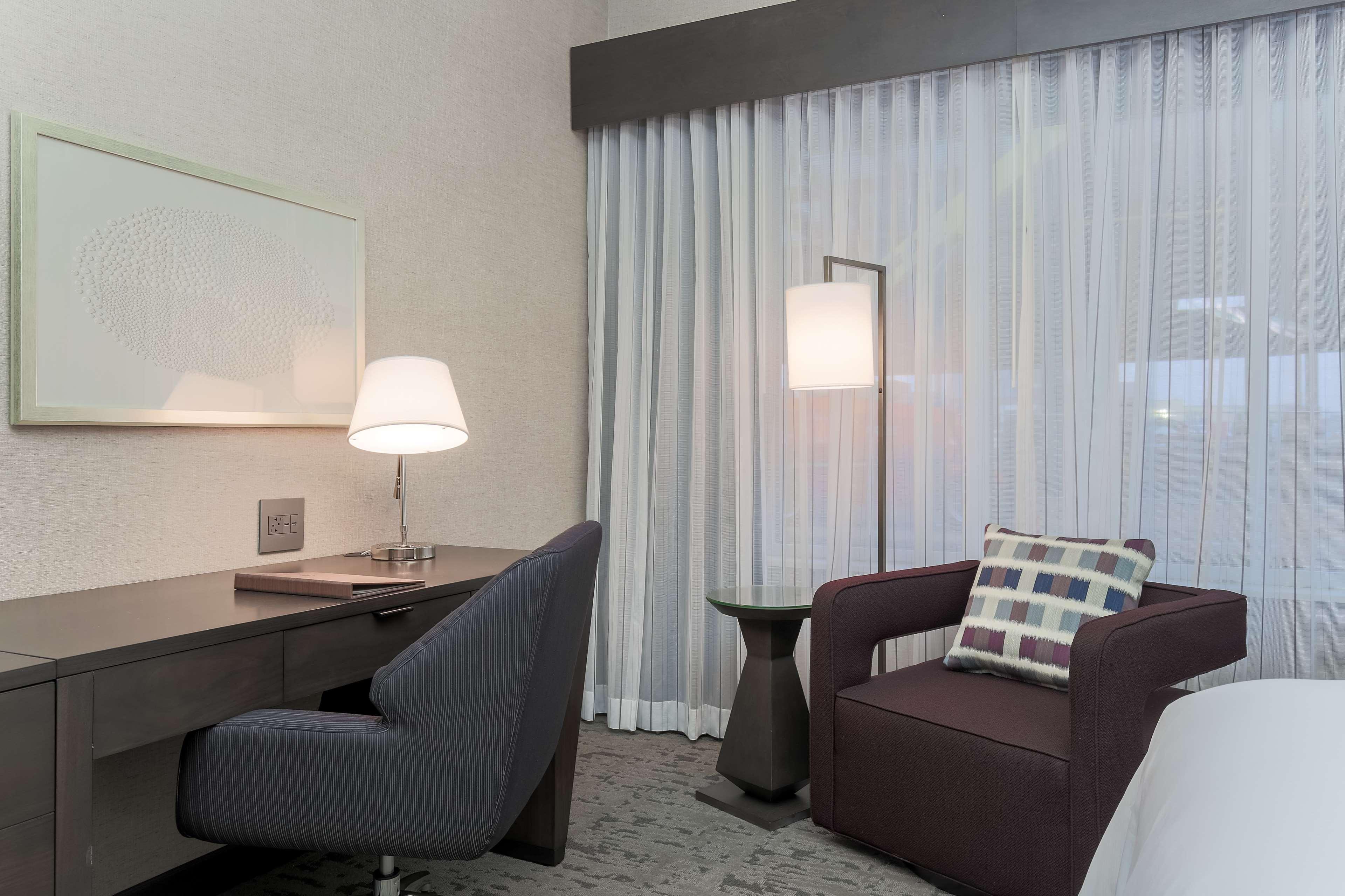 Doubletree By Hilton Evansville Exterior photo