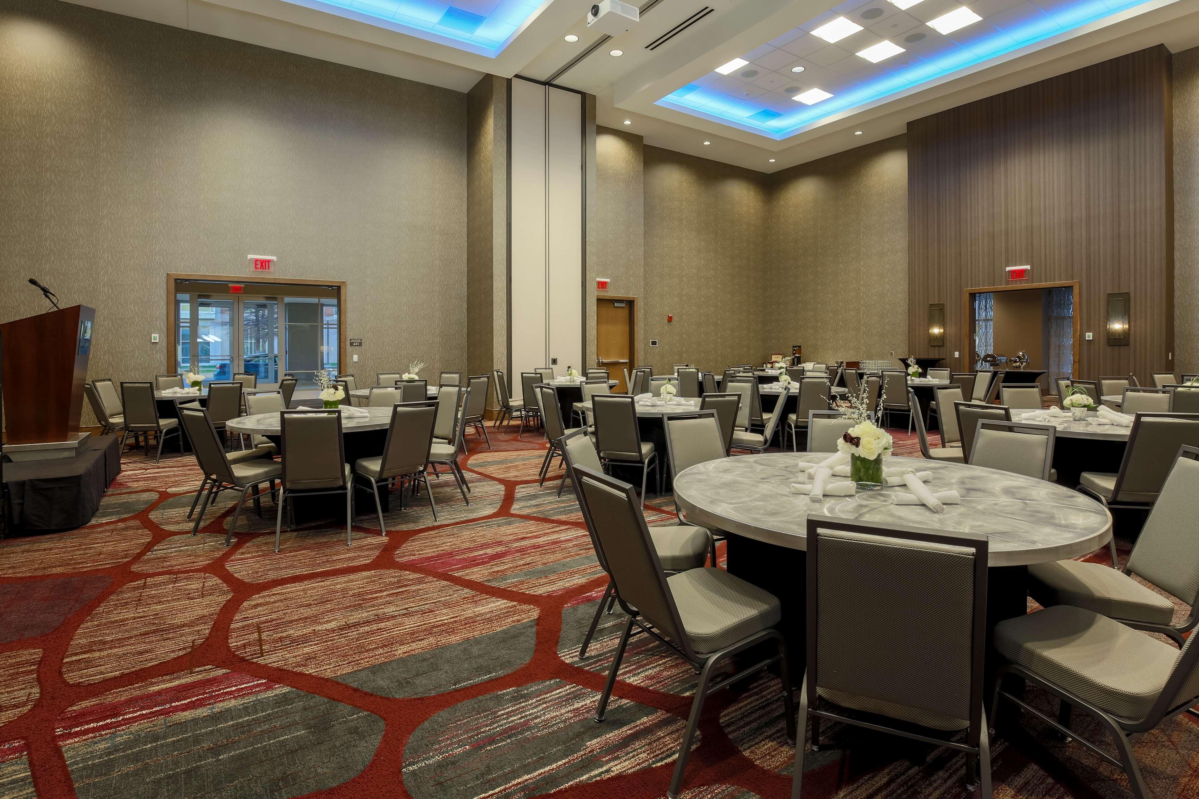 Doubletree By Hilton Evansville Exterior photo